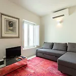 Apartment 28 Tram Duplex