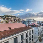 Lovelystay - Lisbon Home With Castle View