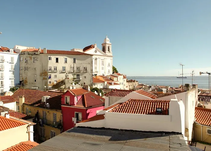 Best Terrace River View Apt In Alfama