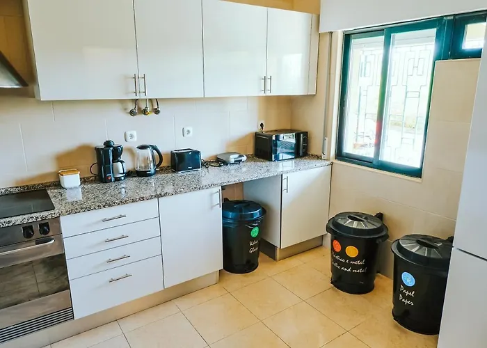 Help Yourself Hostels - Restelo