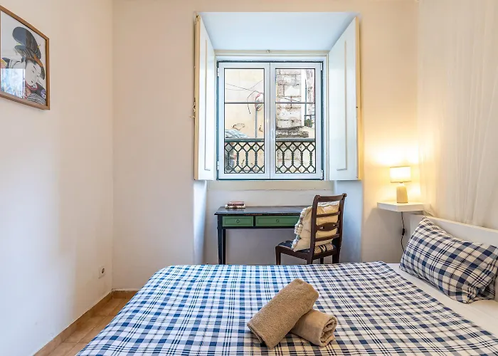 3 Bedroom Apartment Close To The Castle