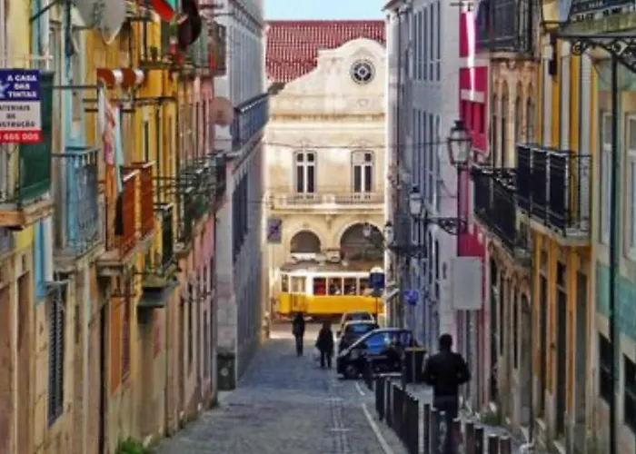 Love Inn Bairro Alto 4