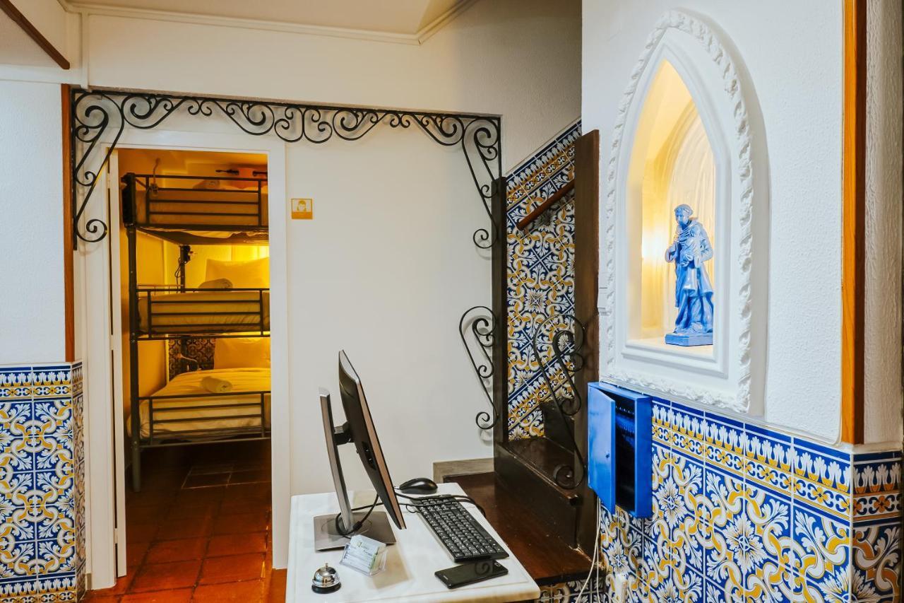 Hostel Help Yourself - Restelo