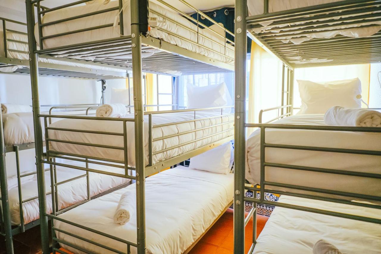 Help Yourself - Restelo Hostel Lisbon