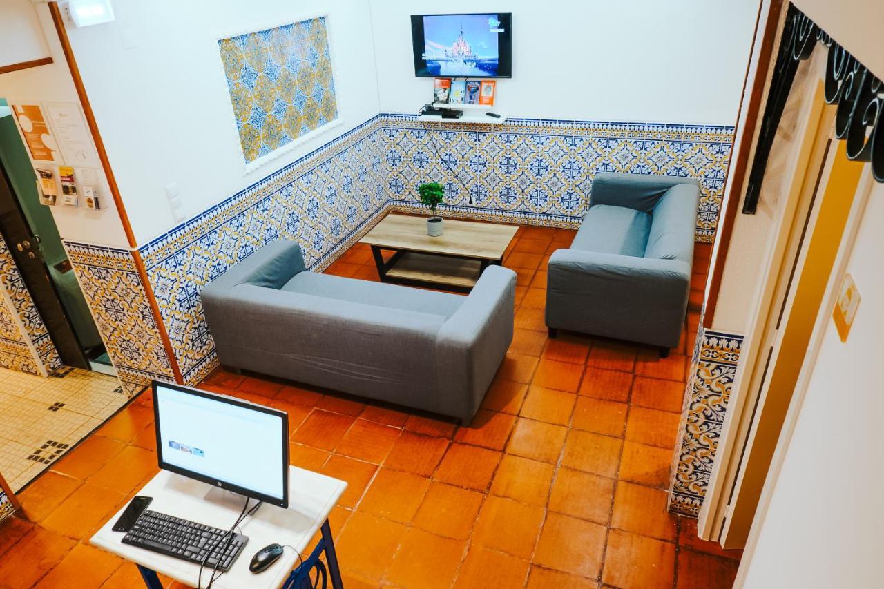 Help Yourself - Restelo Hostel Lisbon
