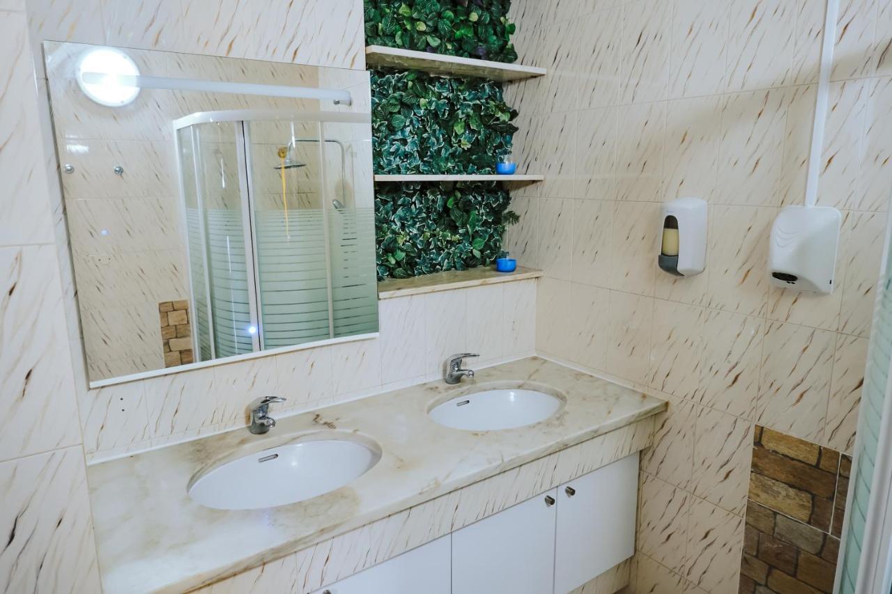 Hostel Help Yourself - Restelo