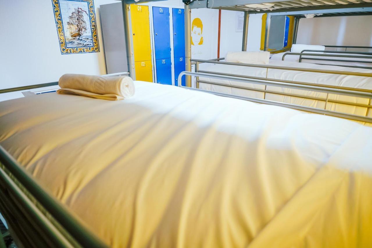 Hostel Help Yourself - Restelo