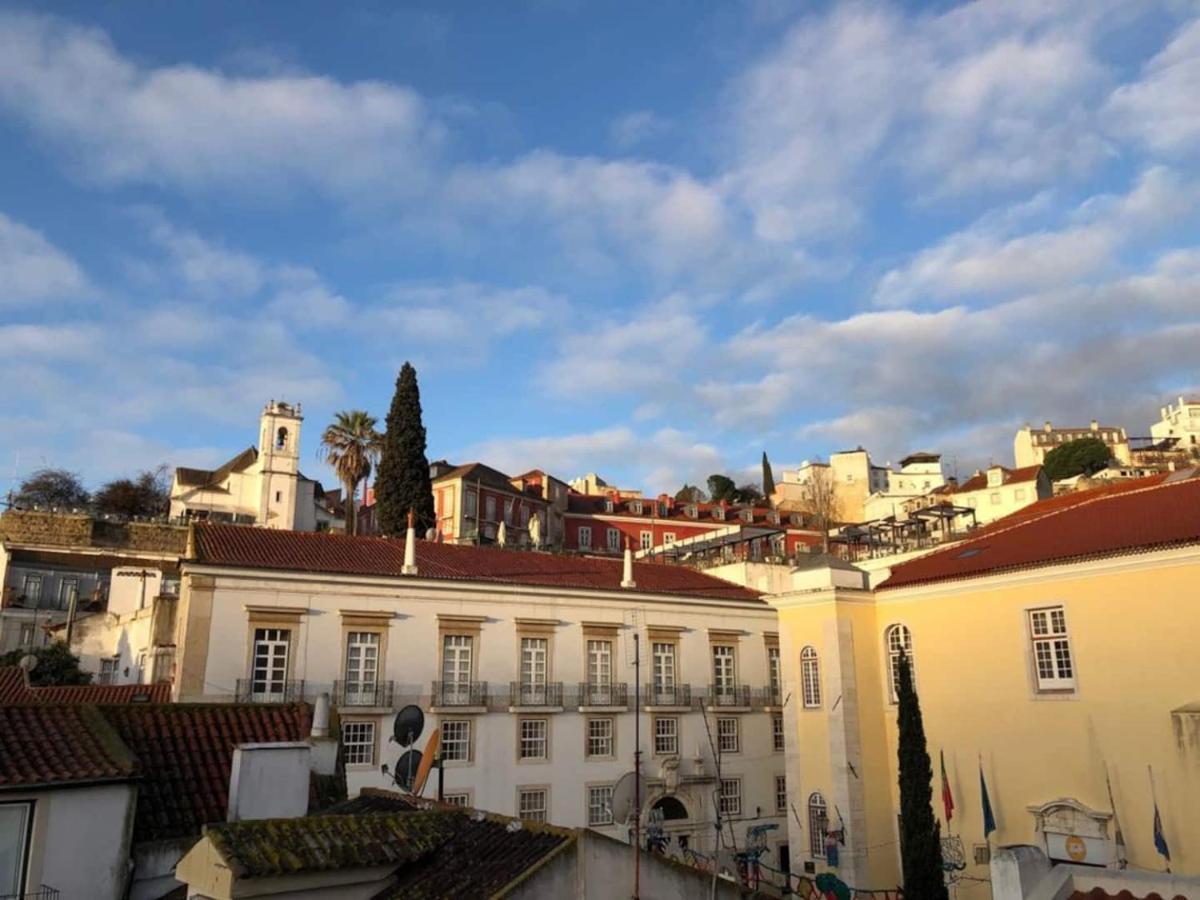 Apartment Alfama Delight: Panoramic River Views In Historic 18th Century Building
