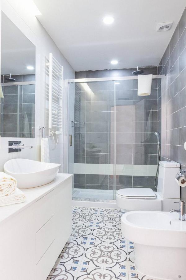 Alfama Delight Panoramic River And Historic Views 3 Bedrooms And 2 Bathrooms Ac 18th Century Building Apartamento *