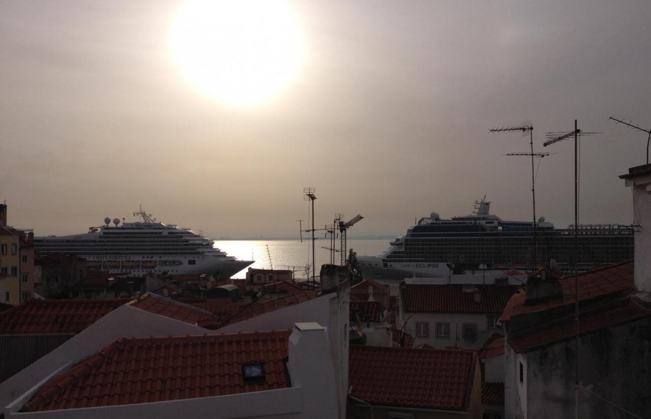 Best Terrace River View Apt In Alfama Apartment *