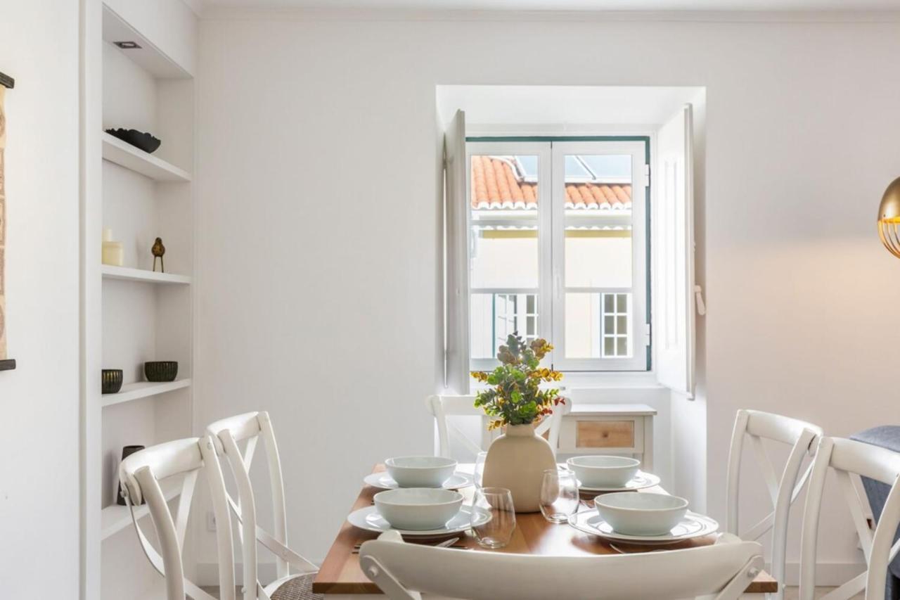 Apartment Stunning 2 Bedroom Near Belem Lisbon