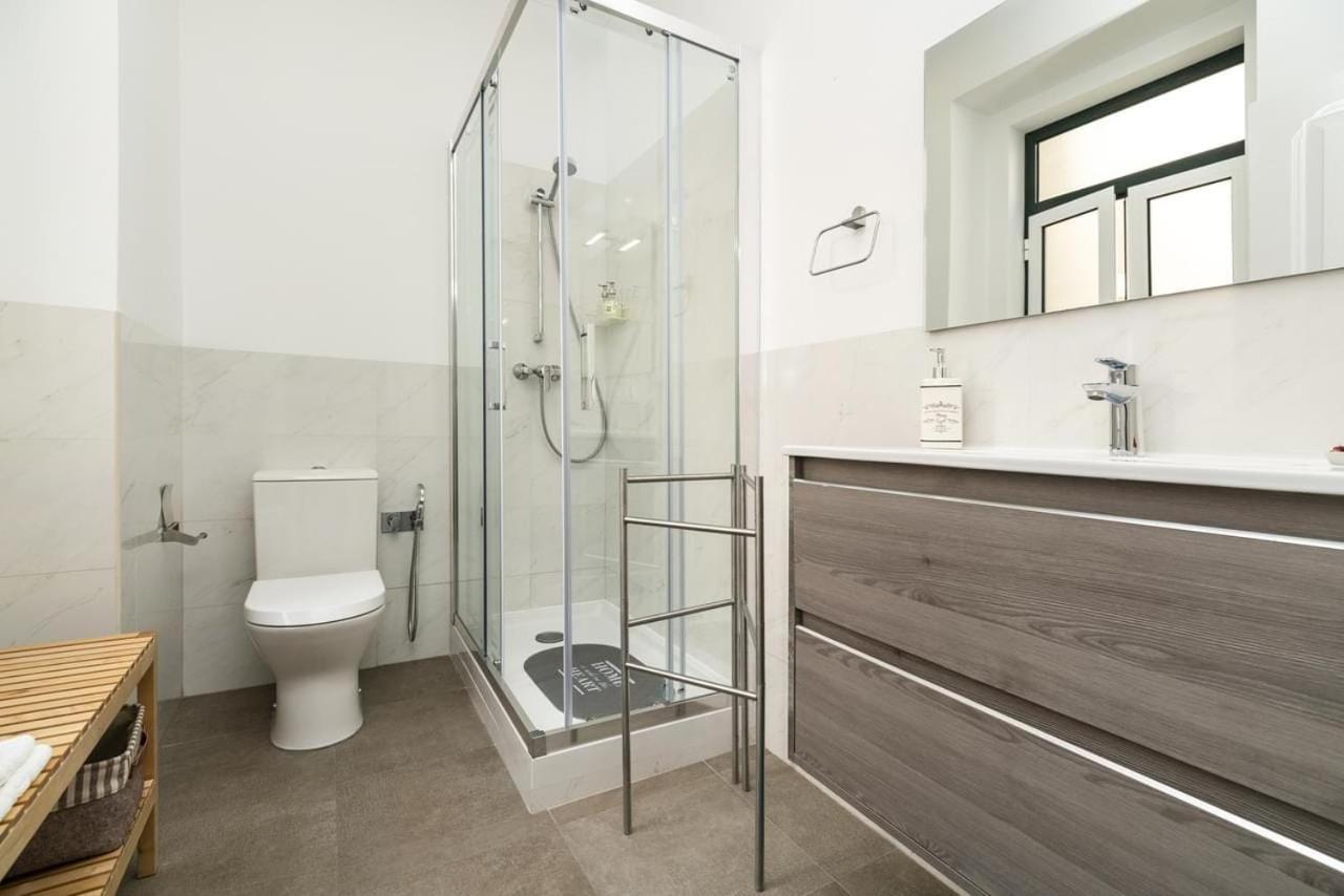 Groovy M2 R3 - Amazing Double With En-suite Bathroom Guest house
