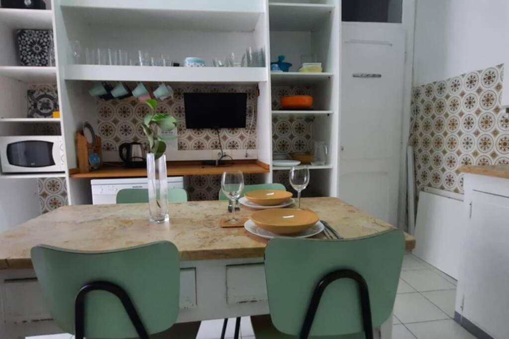 Charming Sunny Terrace / One Bedroom Apartment *