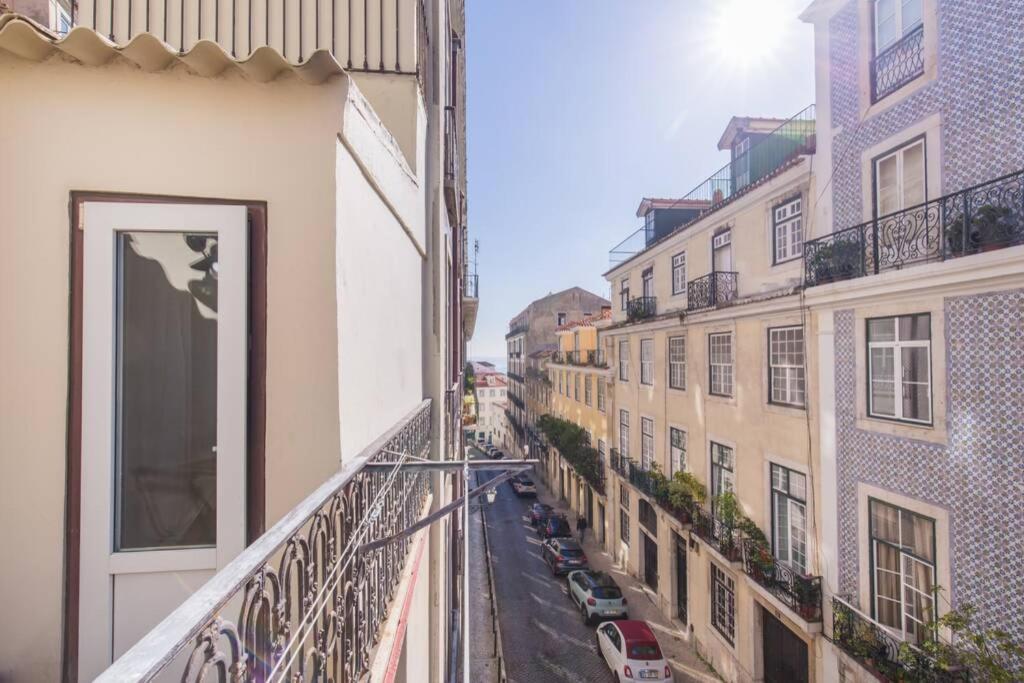 Apartment 135 B - Alfama Renovated Charming Historic Flat Near Baixa Lisbon