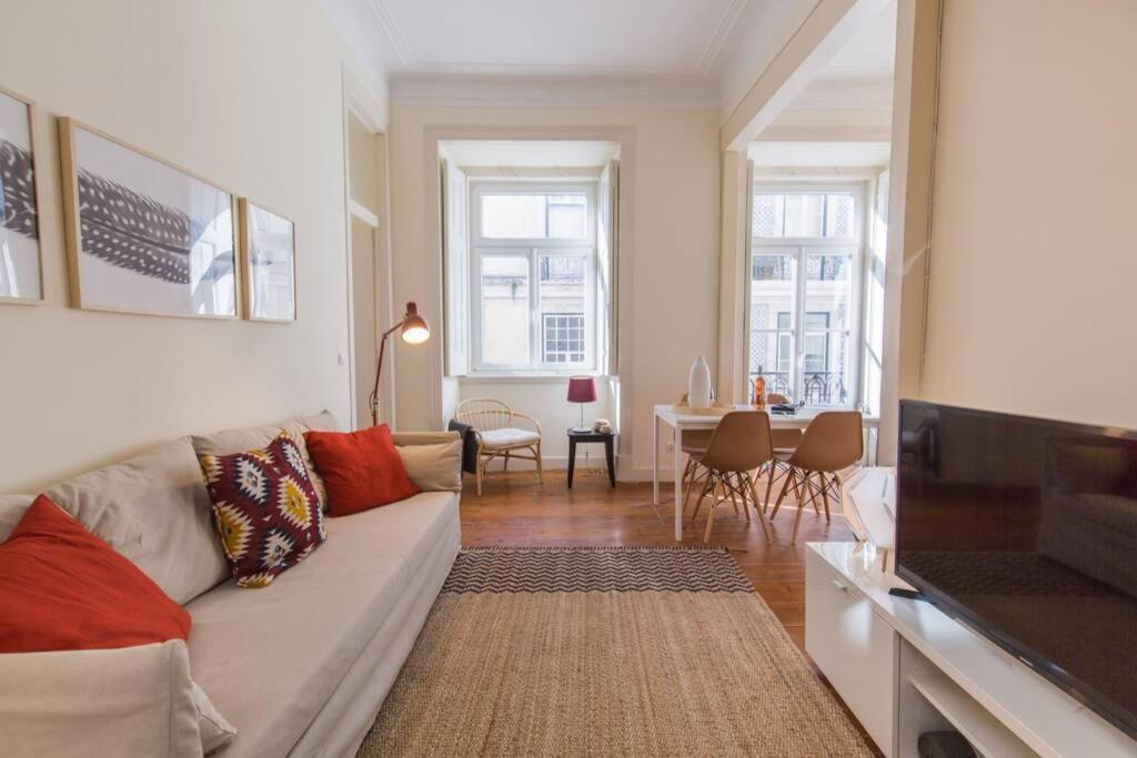 135 B - Alfama Renovated Charming Historic Flat Near Baixa Lisbon