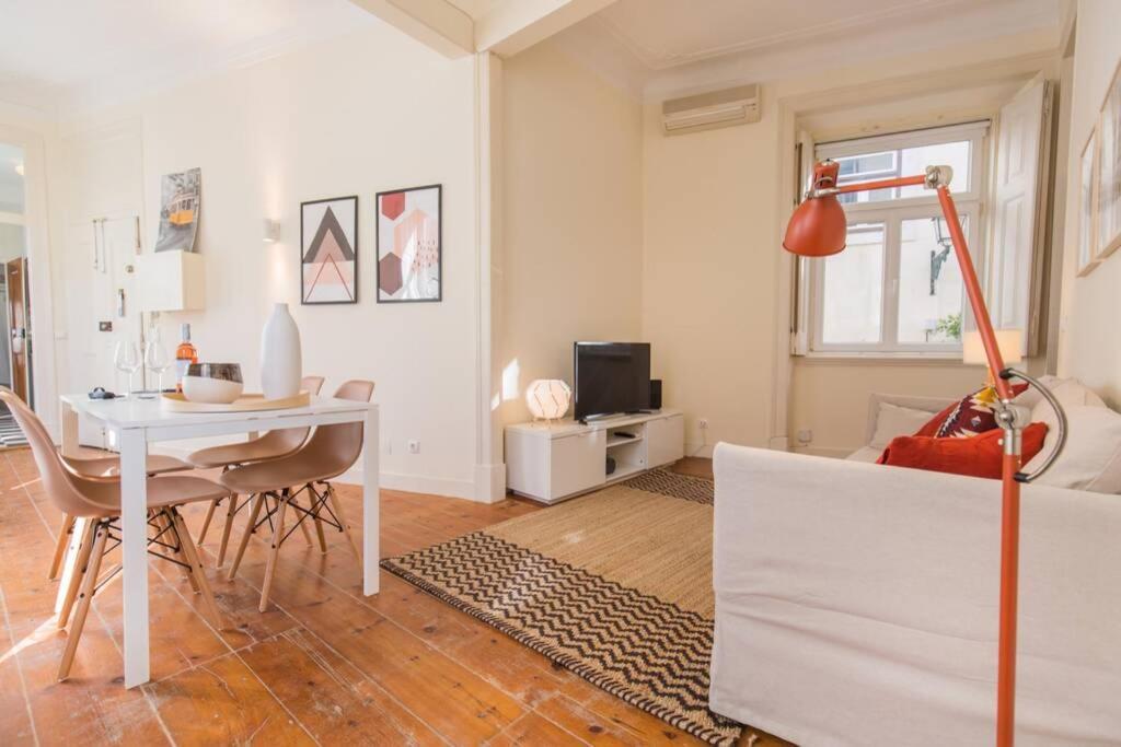 135 B - Alfama Renovated Charming Historic Flat Near Baixa Lisbon