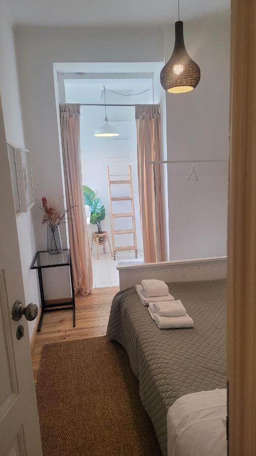 Tiny With Private Bathroom - Bairro Alto Guest house *