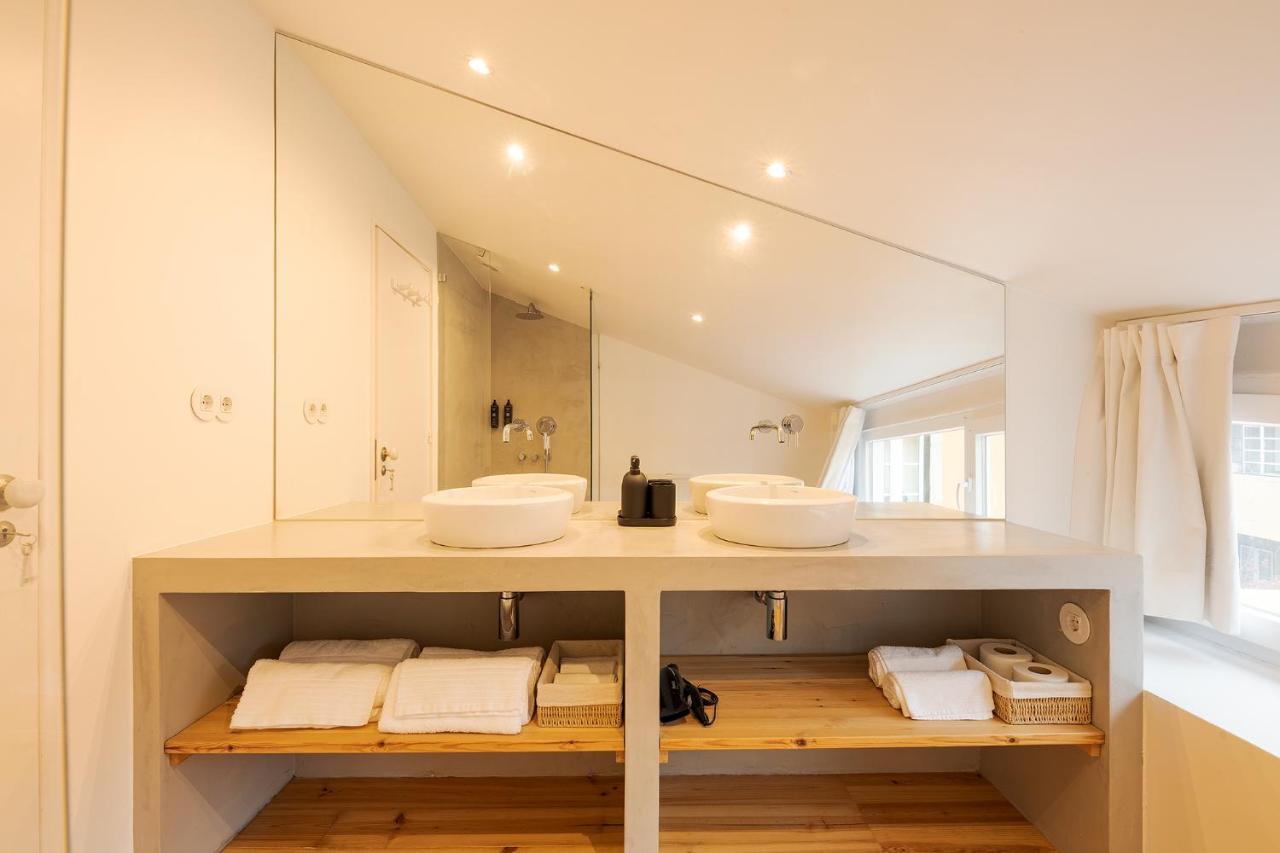 The Yellow House Spacious Duplex In Prazeres District * Lisbon