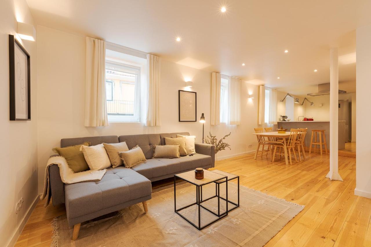 Apartment The Yellow House Spacious Duplex In Prazeres District *