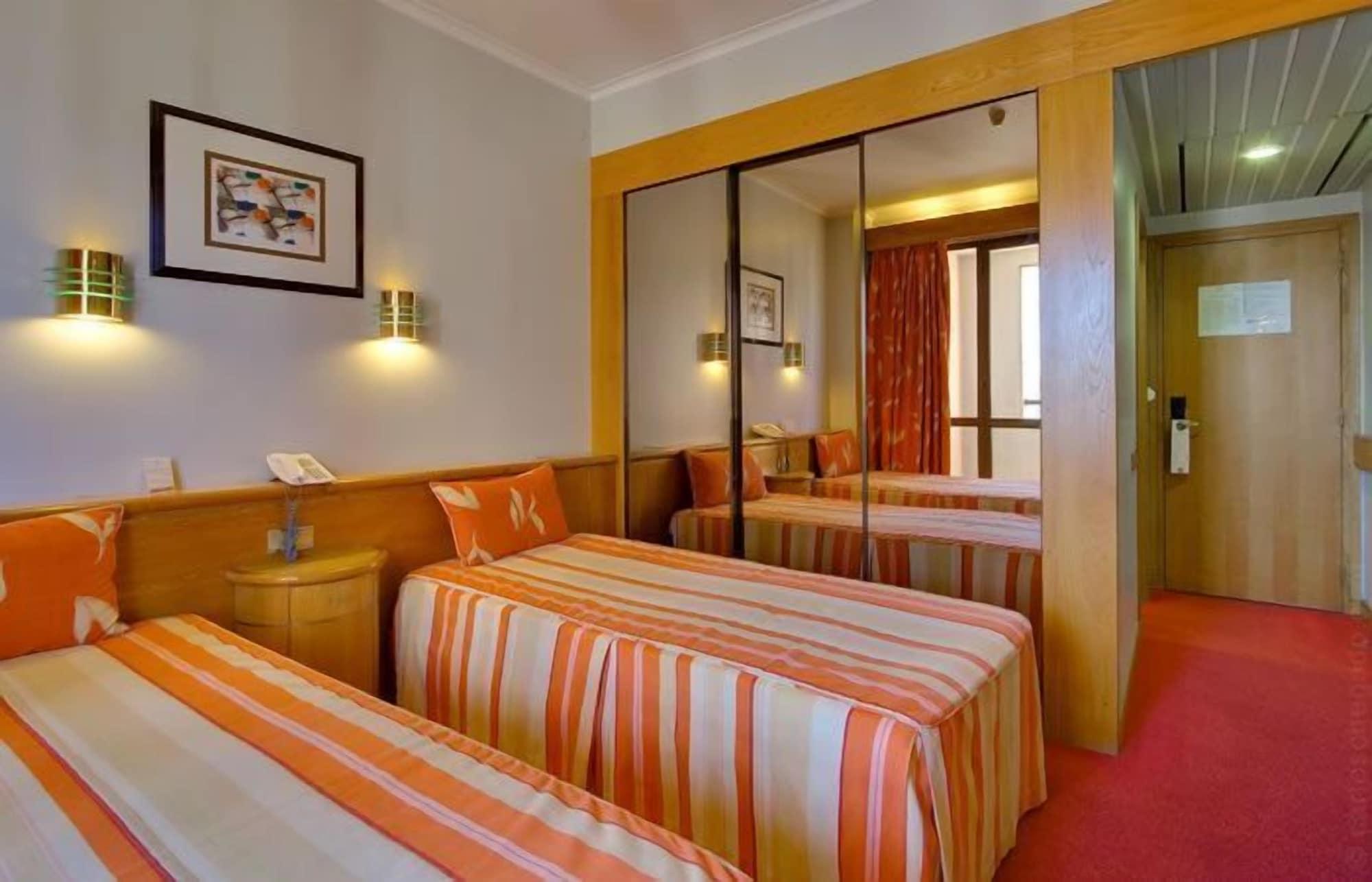 Alif Campo Pequeno Hotel 3*