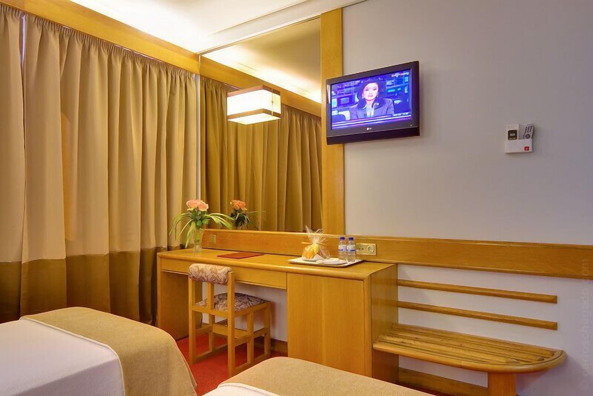 Alif Campo Pequeno Hotel 3*