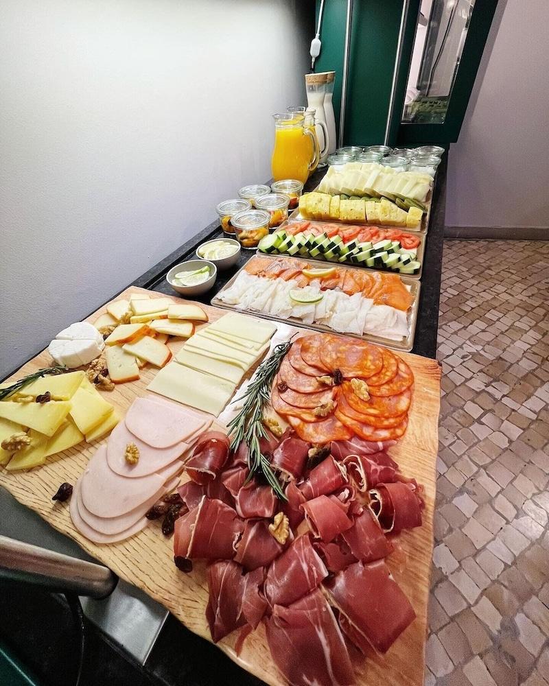 Guest house Casa Do Bairro By Shiadu