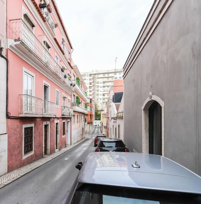 Apartamento Portucale ! Campo Ourique Design W/ Balcony