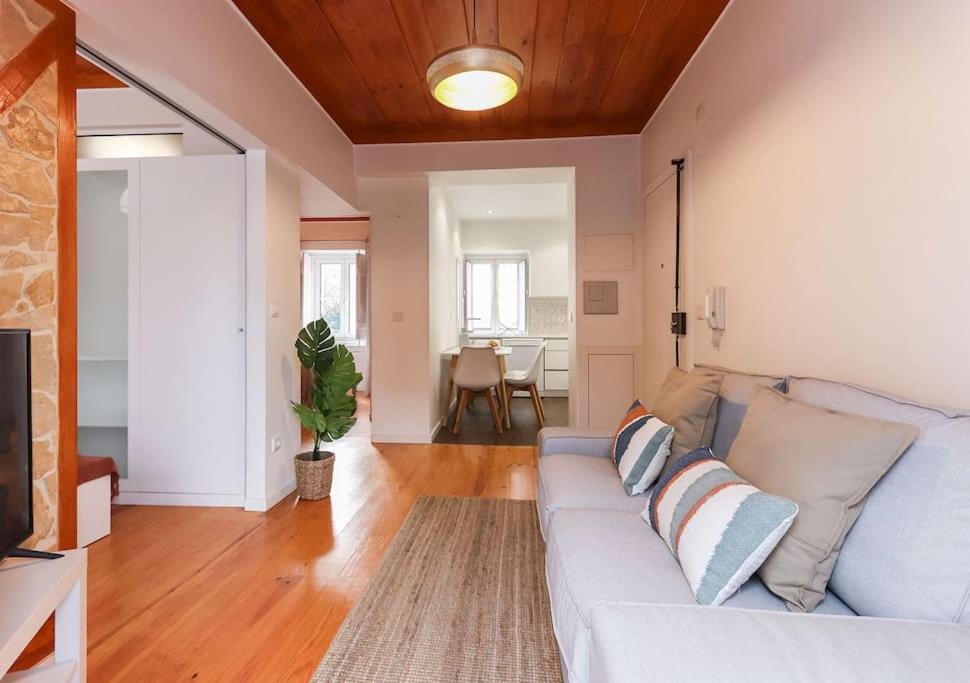 Apartamento Portucale ! Campo Ourique Design W/ Balcony *