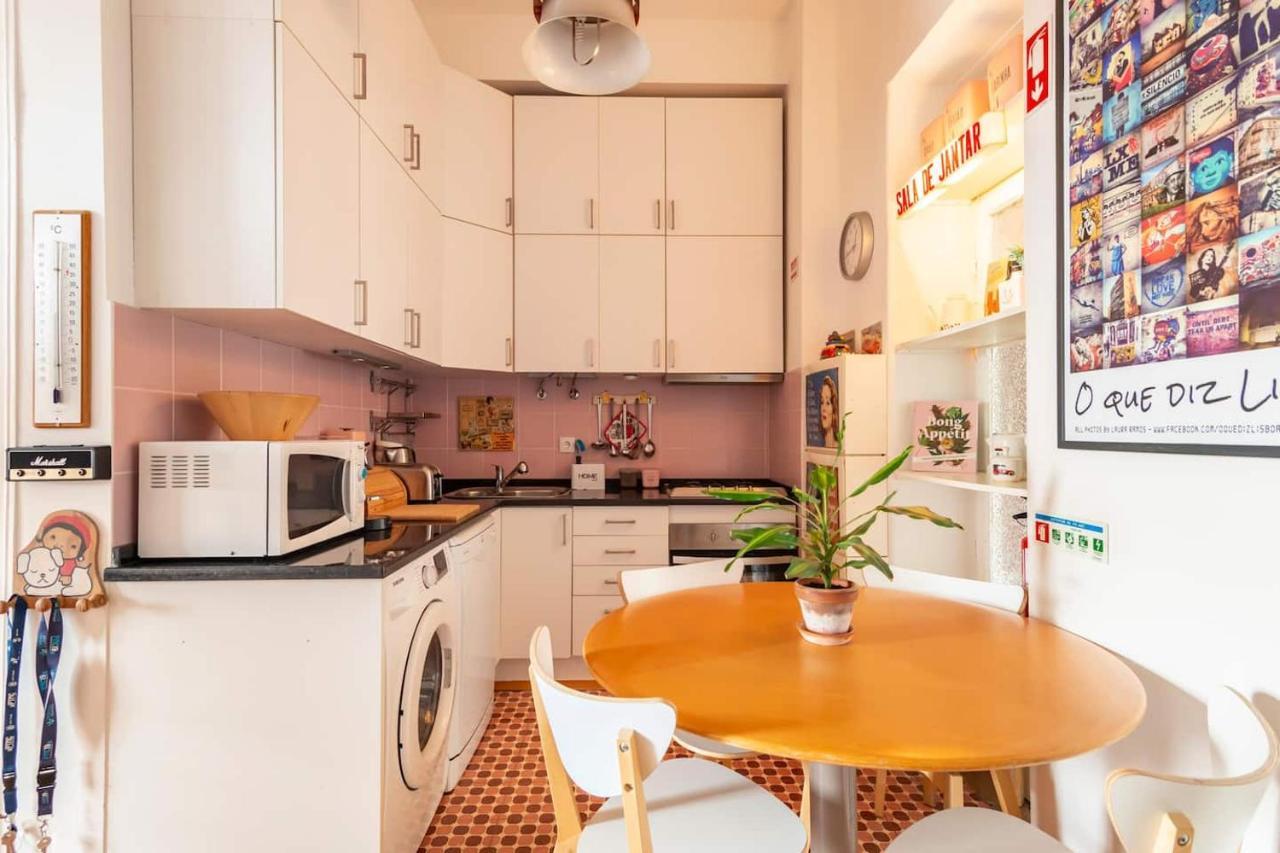 Apartment Say What Lisbon? — Street Art / Family Lisbon