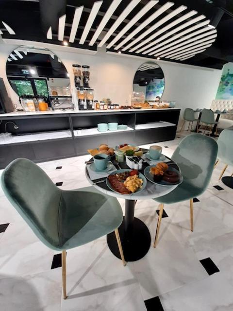 Hollywood By Hotel 4*