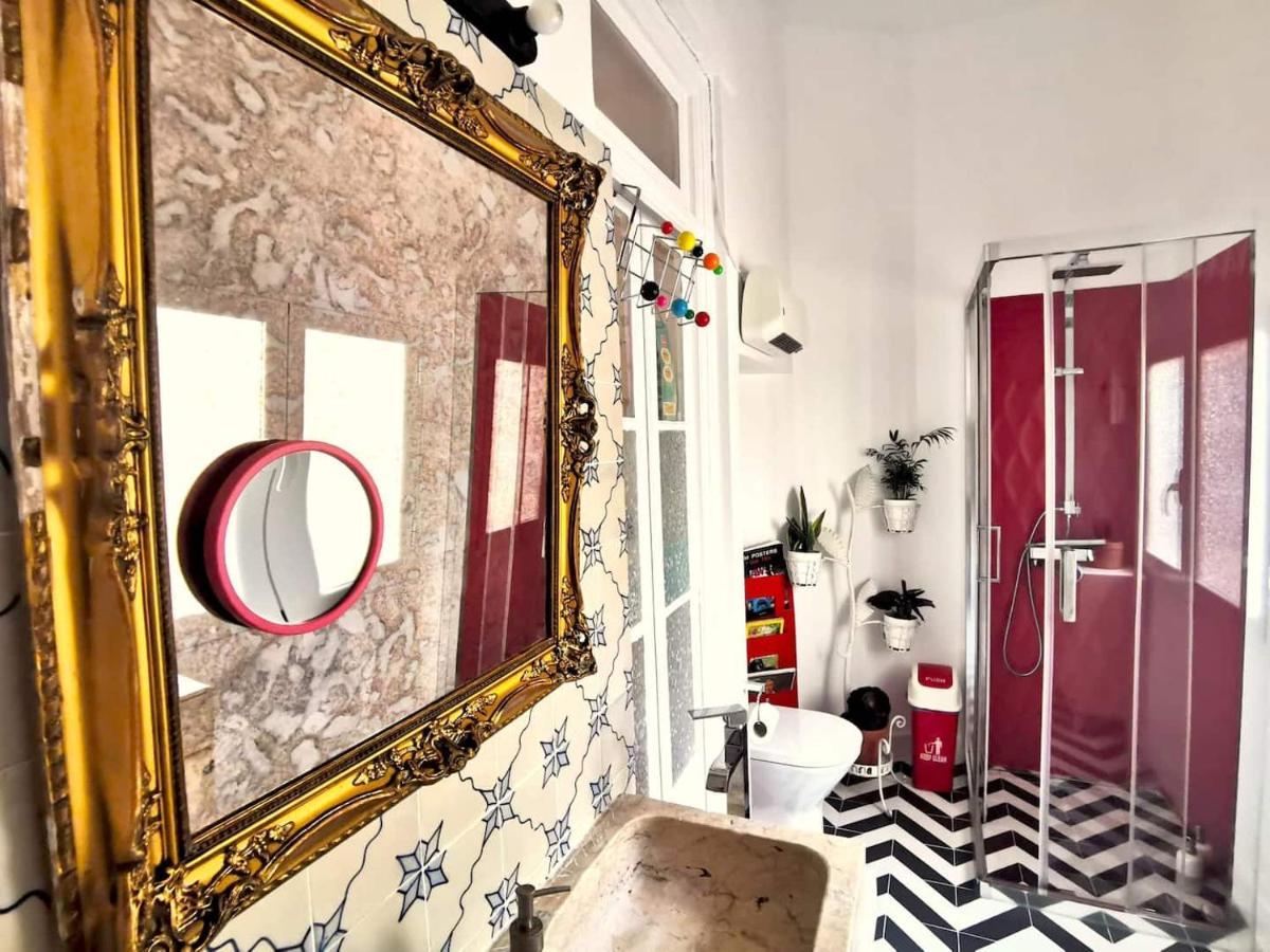 Apartment Say What Lisbon? — Street Art / Family