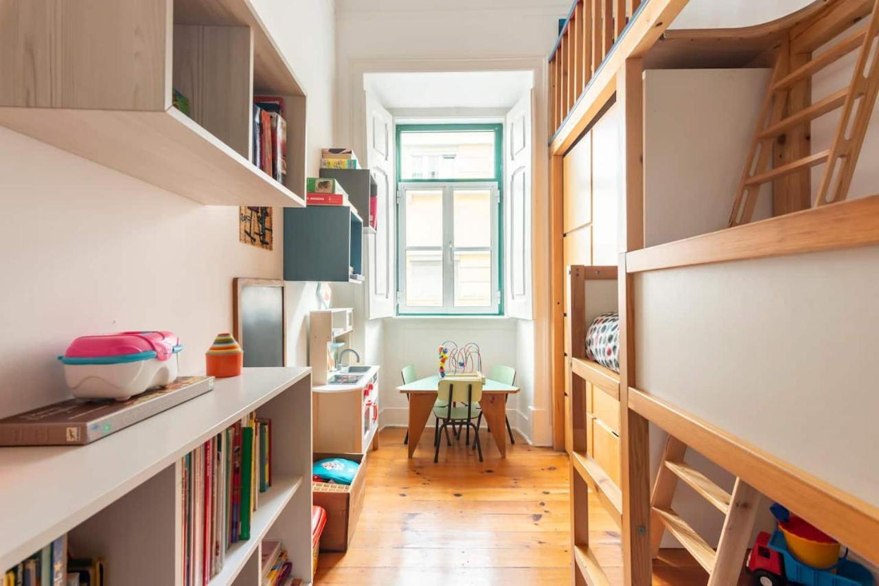 Apartment Say What Lisbon? — Street Art / Family Lisbon