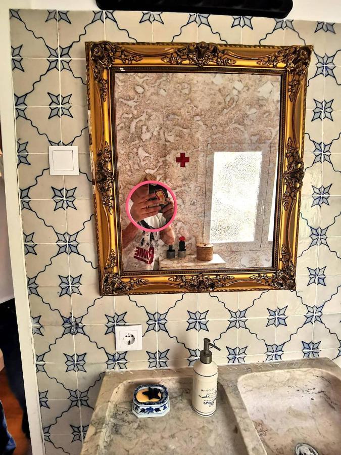 Apartment Say What Lisbon? — Street Art / Family Lisbon