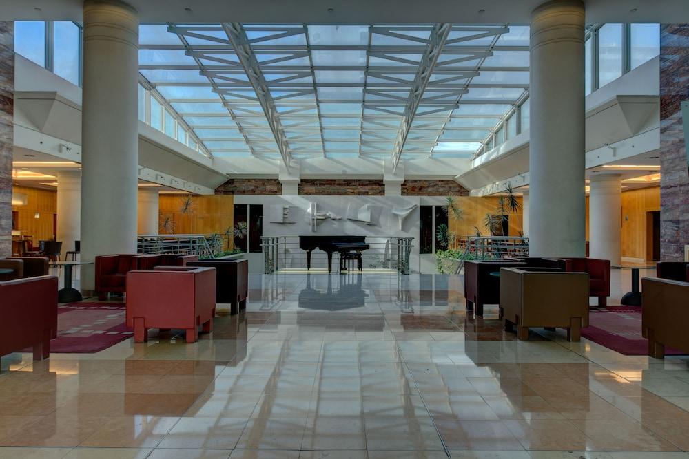 Hotel Vip Executive Entrecampos & Conference 4*