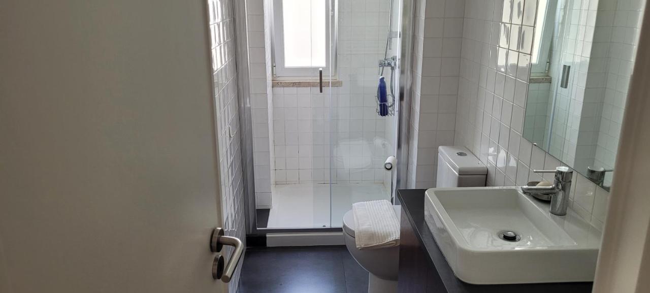 Comfy Near Metro Homestay
