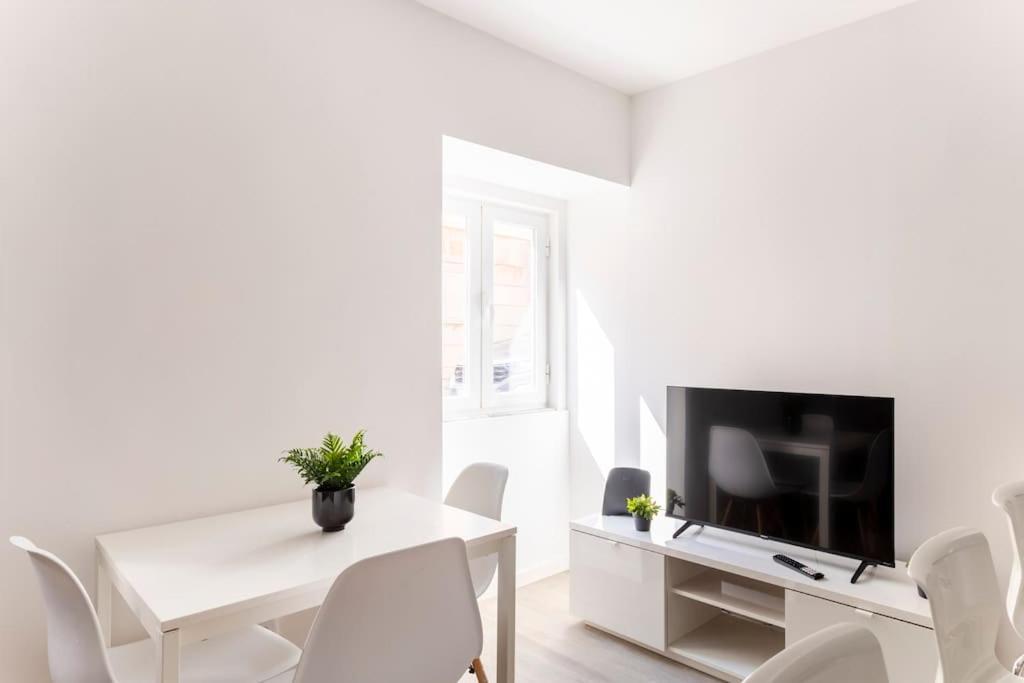 Cozy And Modern Flat In Apartment Lisbon