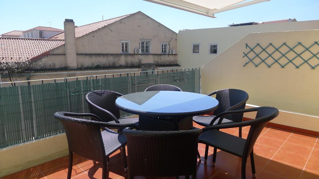 Apartment Terrace View In Chiado
