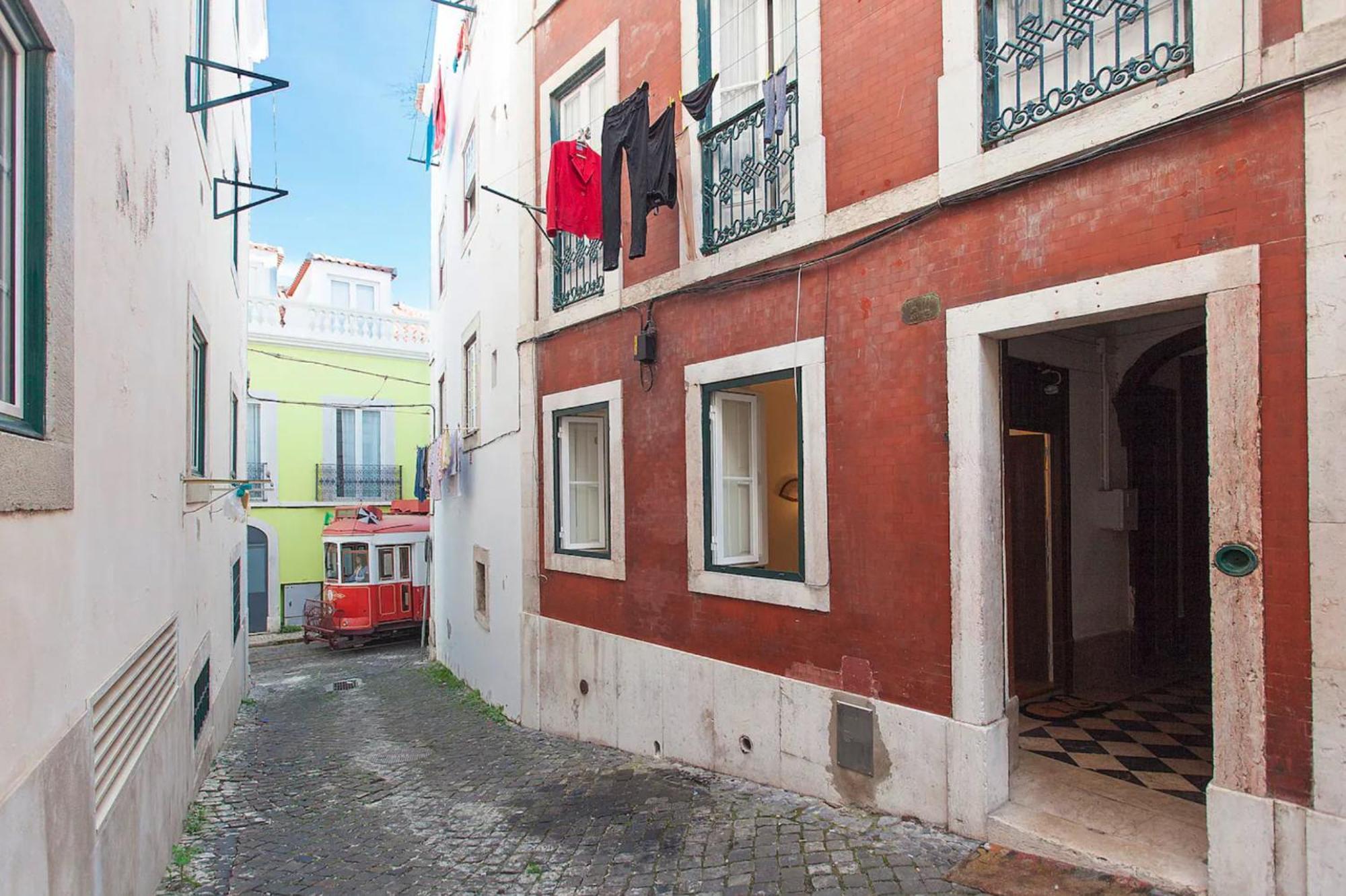 Whome Historical 2-bed Alfama Charm Apartment Lisbon