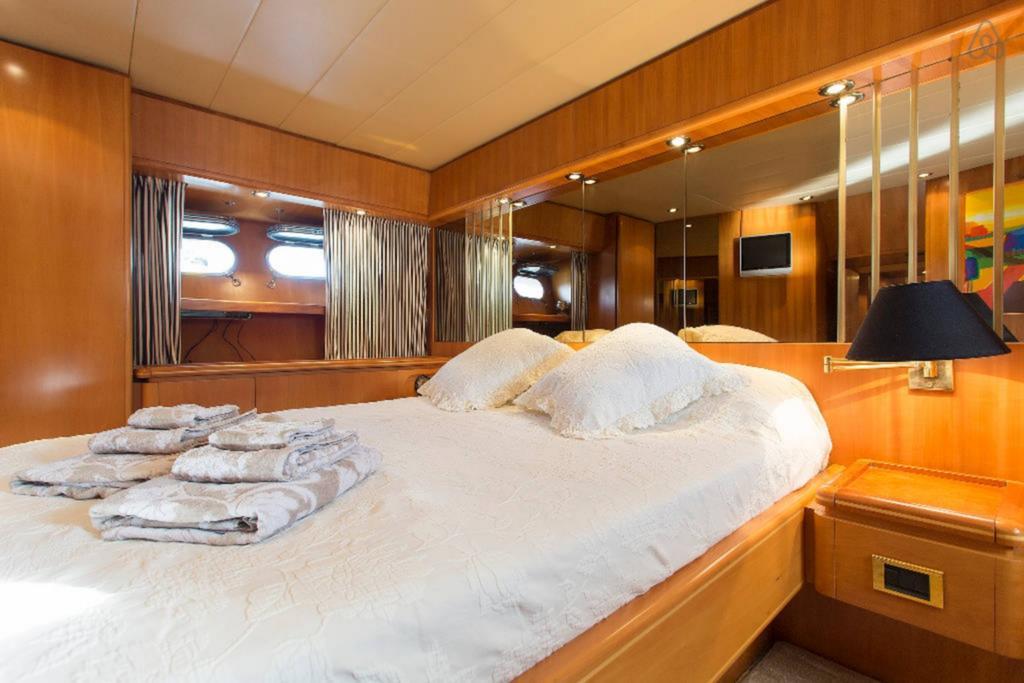 Botel My Angelisa The Yacht