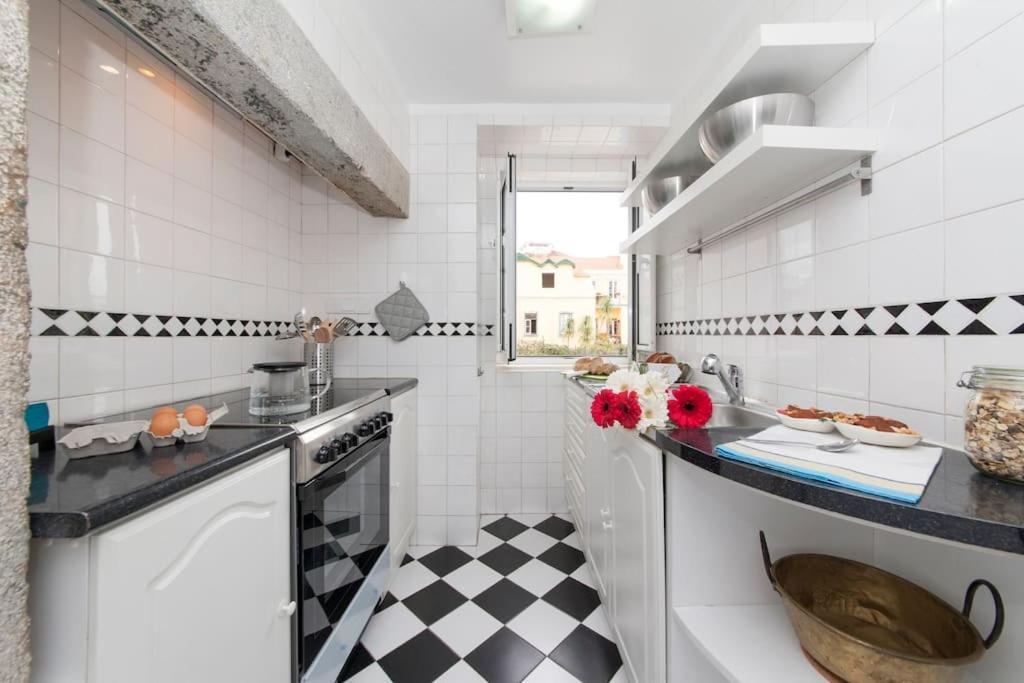 Charming 2 Bedroom Avenida Da Liberdade * Lisbon