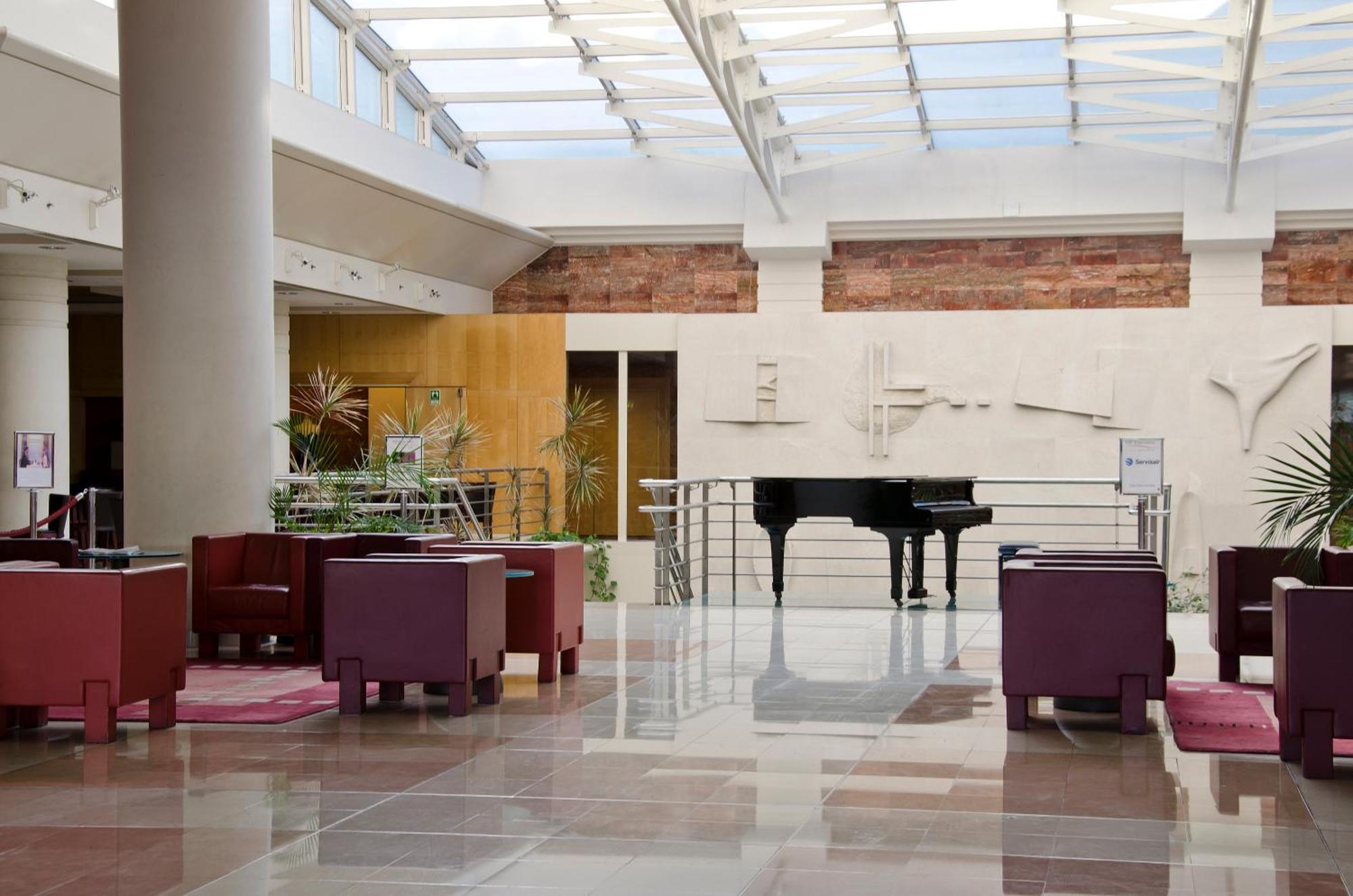 Hotel Vip Executive Entrecampos & Conference 4*