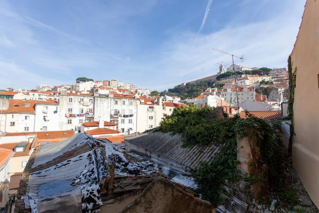 Apartment Mouraria 2 - View From French Balcony & Smart Check-in Lisbon