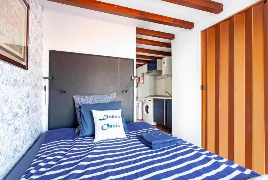 Mouraria 2 - View From French Balcony & Smart Check-in Apartment