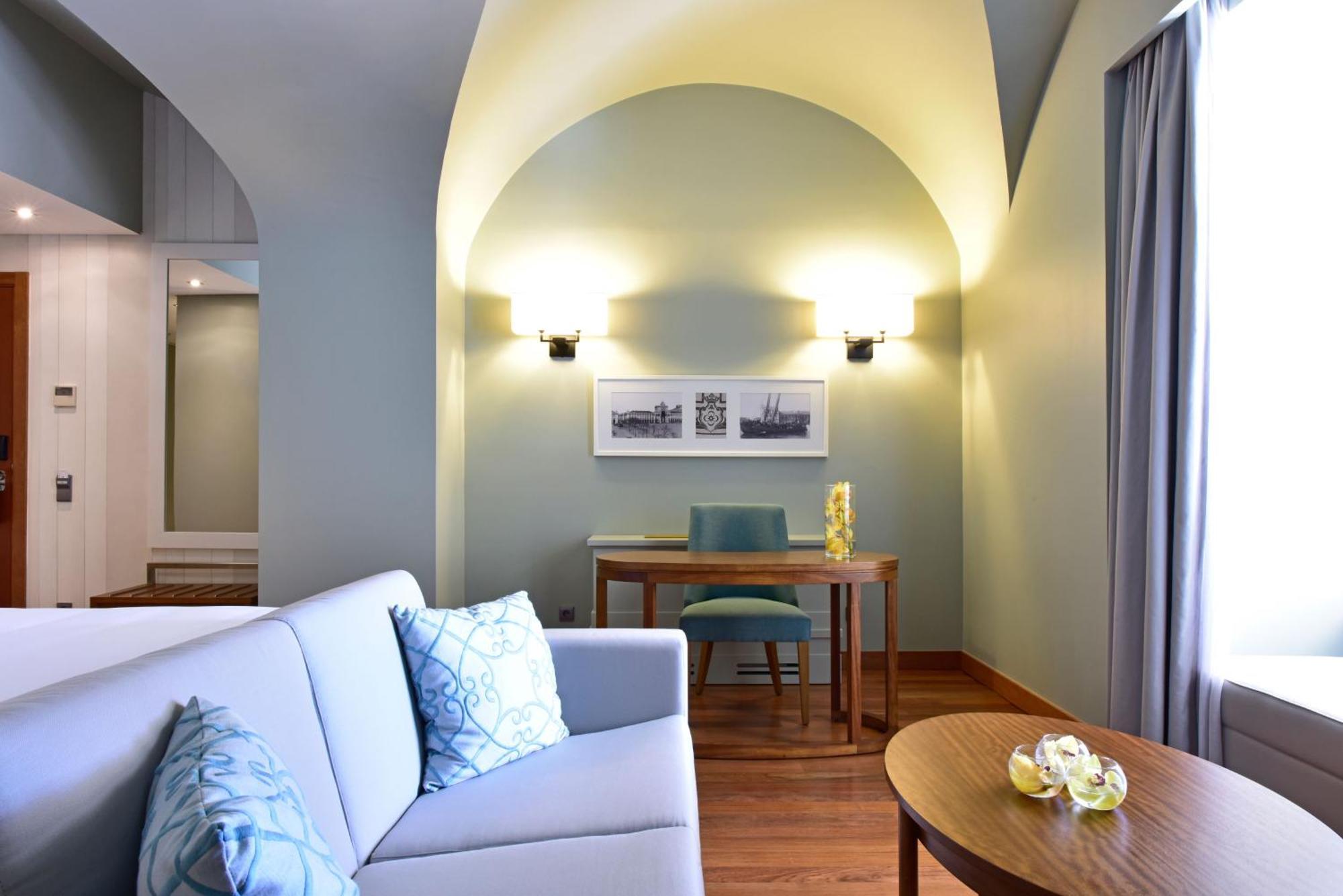 De - Small Luxury Of The World