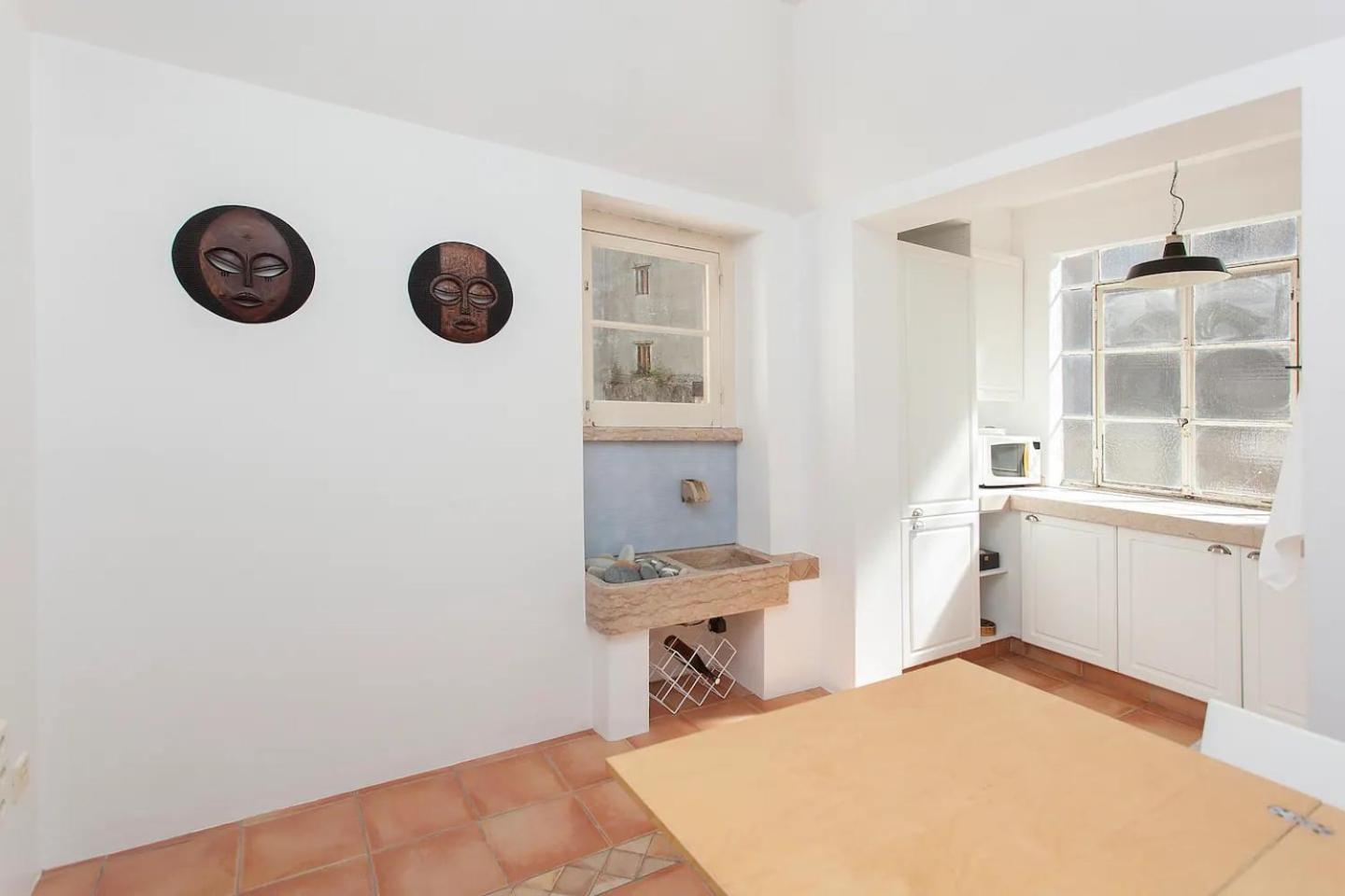 1bd Flat Near Lisboa