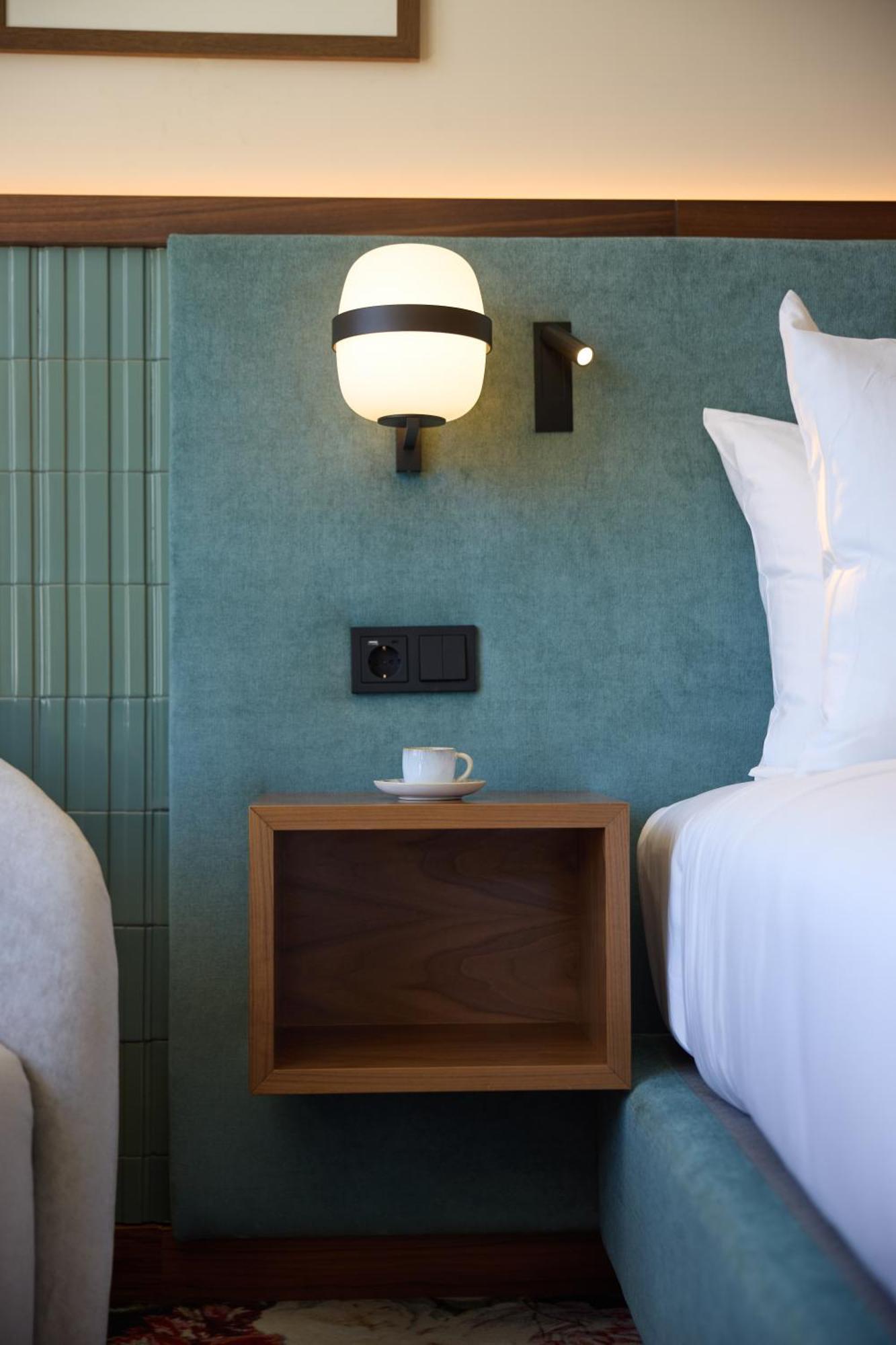 Duo Lisbon, Curio Collection By Hilton Lisboa