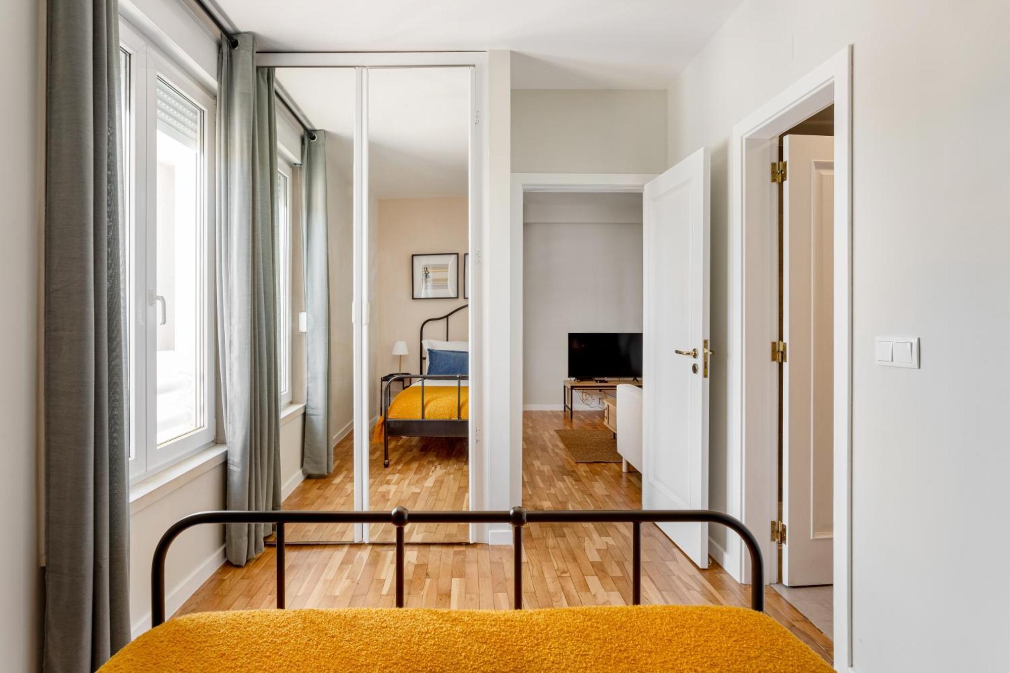 Executive Riverside Apartment *