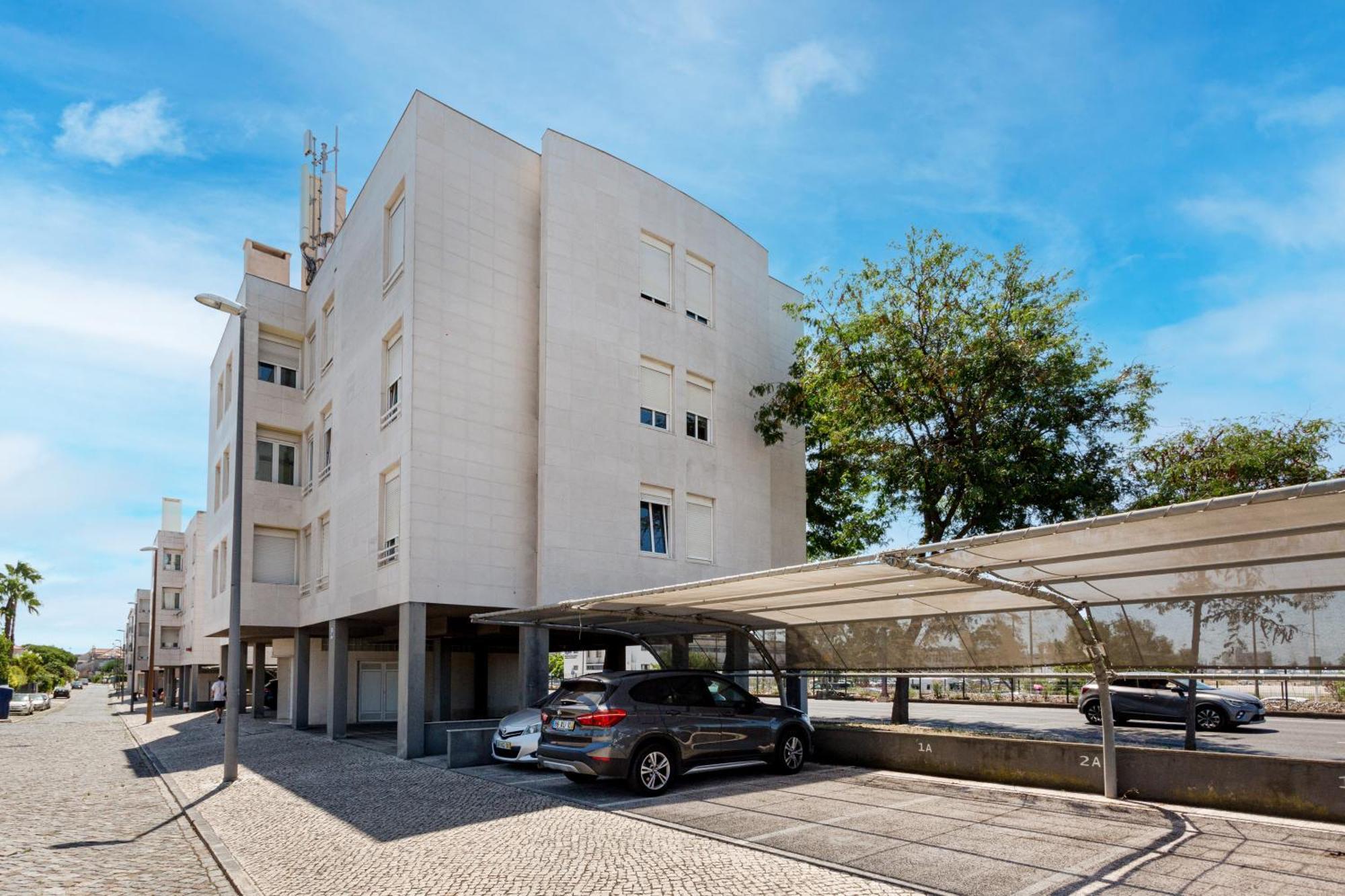 Apartment Executive Riverside