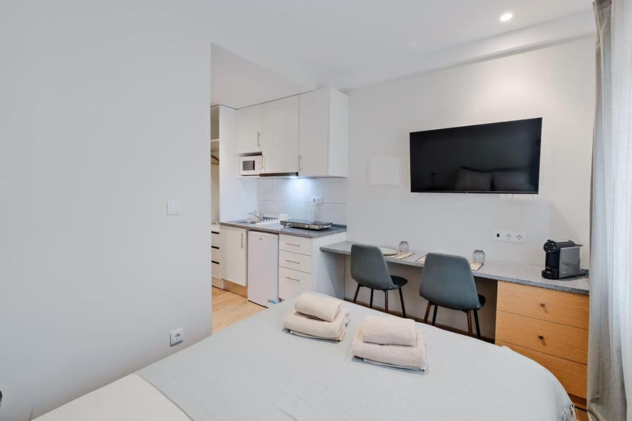Lovely Fully Equipped Near Subway N4 Apartment *