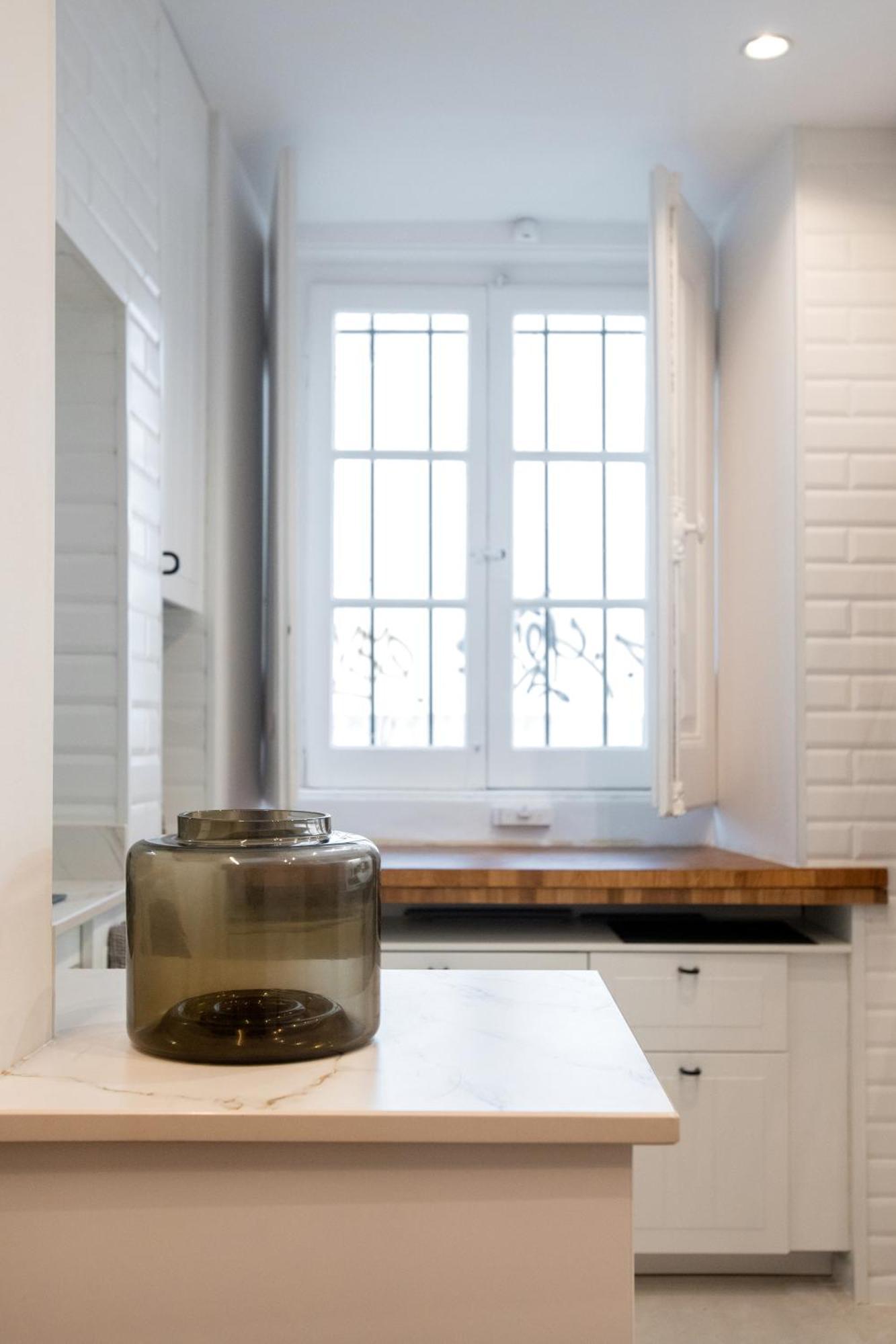 Chic 1bed Retreat In Bairro Alto Lisbon